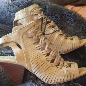 Stylish Tan Heeled Sandals